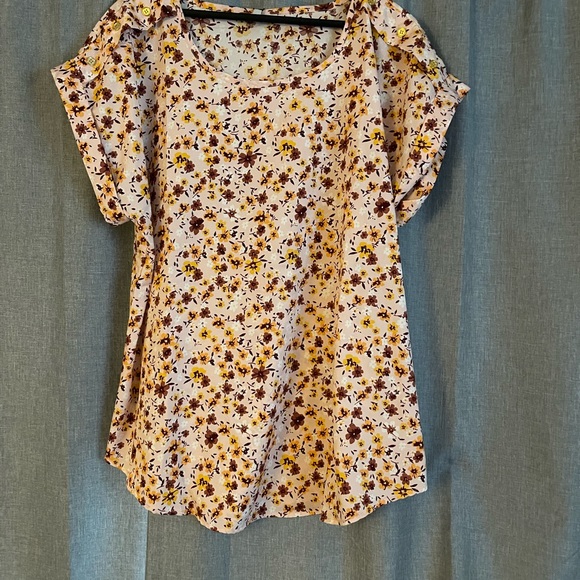 Bundle any 3 of adult clothes only $10 & under for $15 Floral, speed limit 3X - Picture 5 of 5